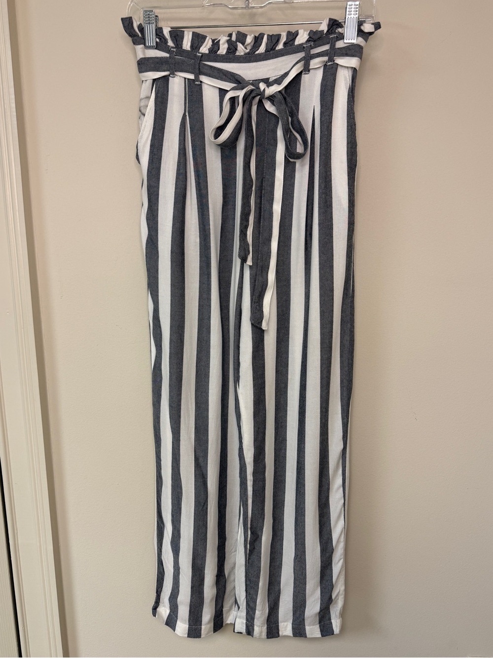 American Eagle: Women's Paperbag Waist Wide Leg Pant, Stripes, Size S